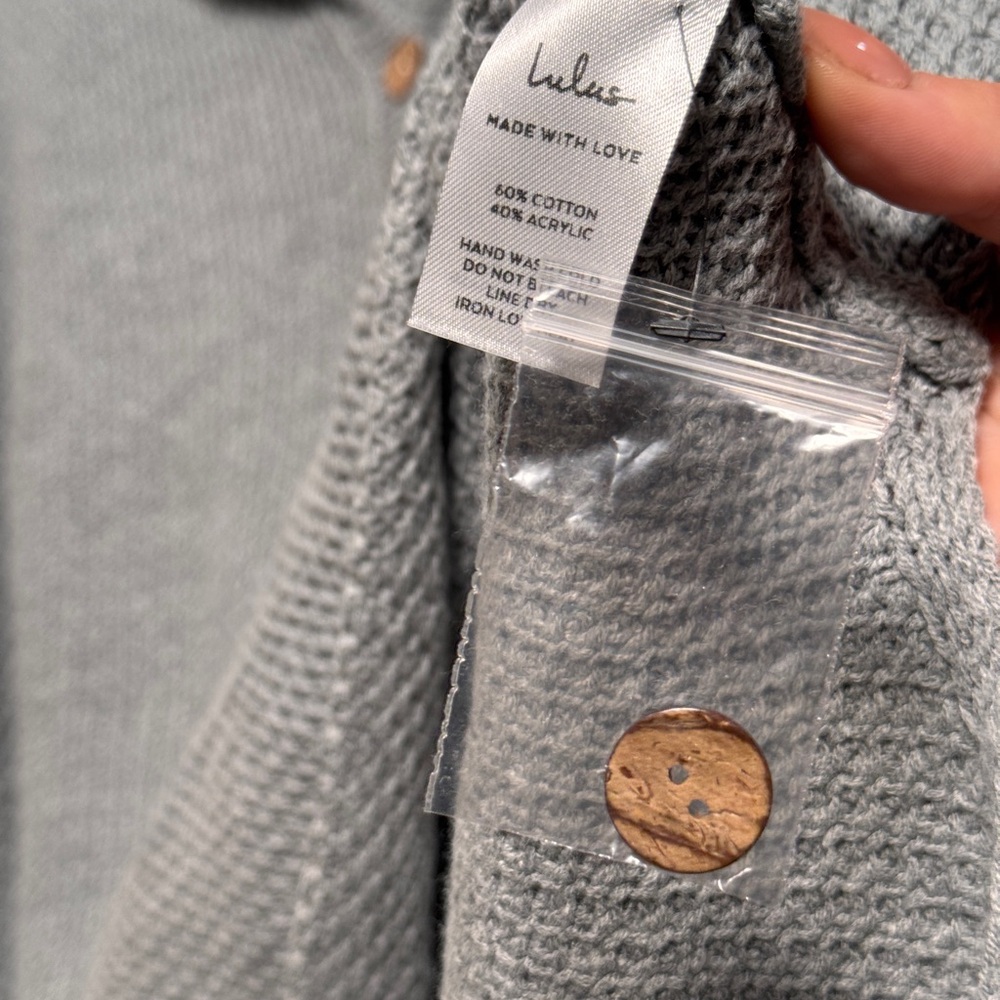 Lulu’s Textured Henley Knit Pullover — Light Grey (Size small) - Picture 5 of 6